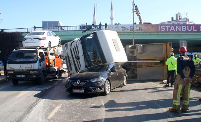 إسطنبول ..انقلاب شاحنة بمنطقة شيشلي ونجاة سائق بأعجوبة