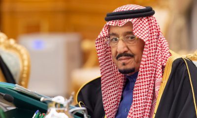 "الملك سلمان" يفاجئ السعوديين بموقفه من امرأة اقتحمت قصر الحكم في مكة وصرخت (فيديو)