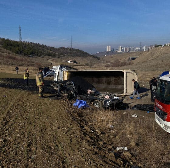 حادث مروع في أنقرة: شاحنة قطران تدهس شاحنة صغيرة وتسبب فاجعة!